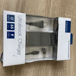 Insignia Universal 65W Laptop Charger 