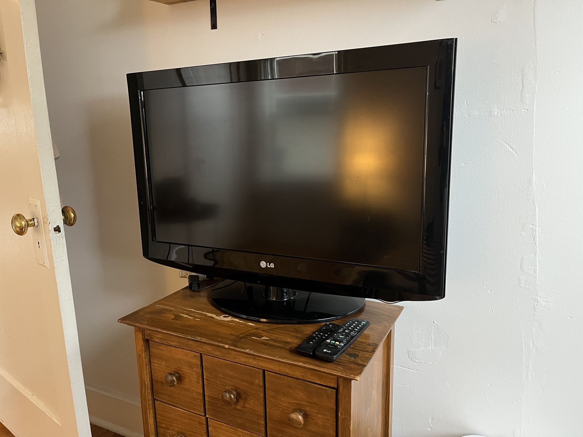 32” LG TV