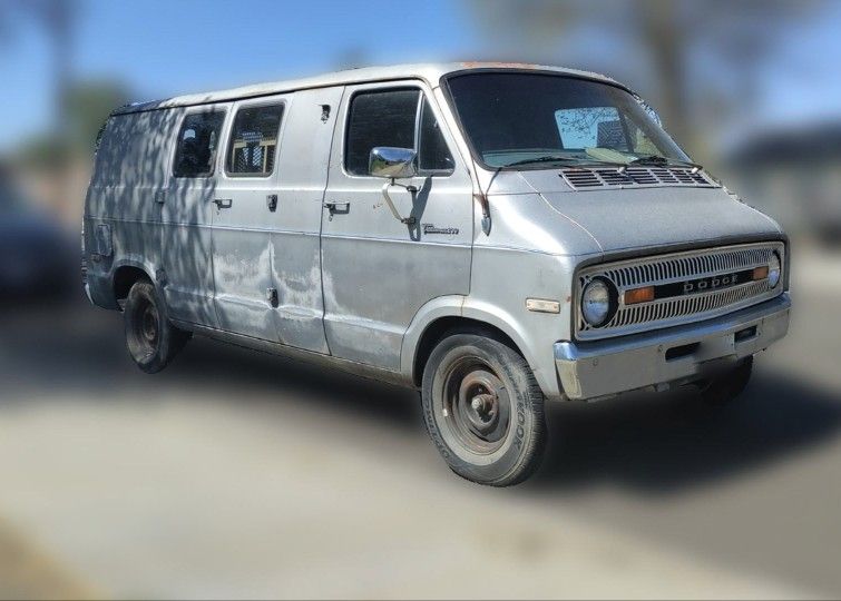 1972 Dodge Tradesman B200