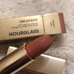 Hourglass Unlocked Soft Matte Lipstick Peony