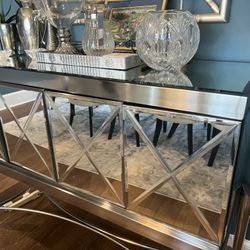 Mirrored sideboard 