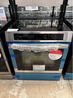 New FRIGIDAIRE 30” Induction Stove W/ Convection