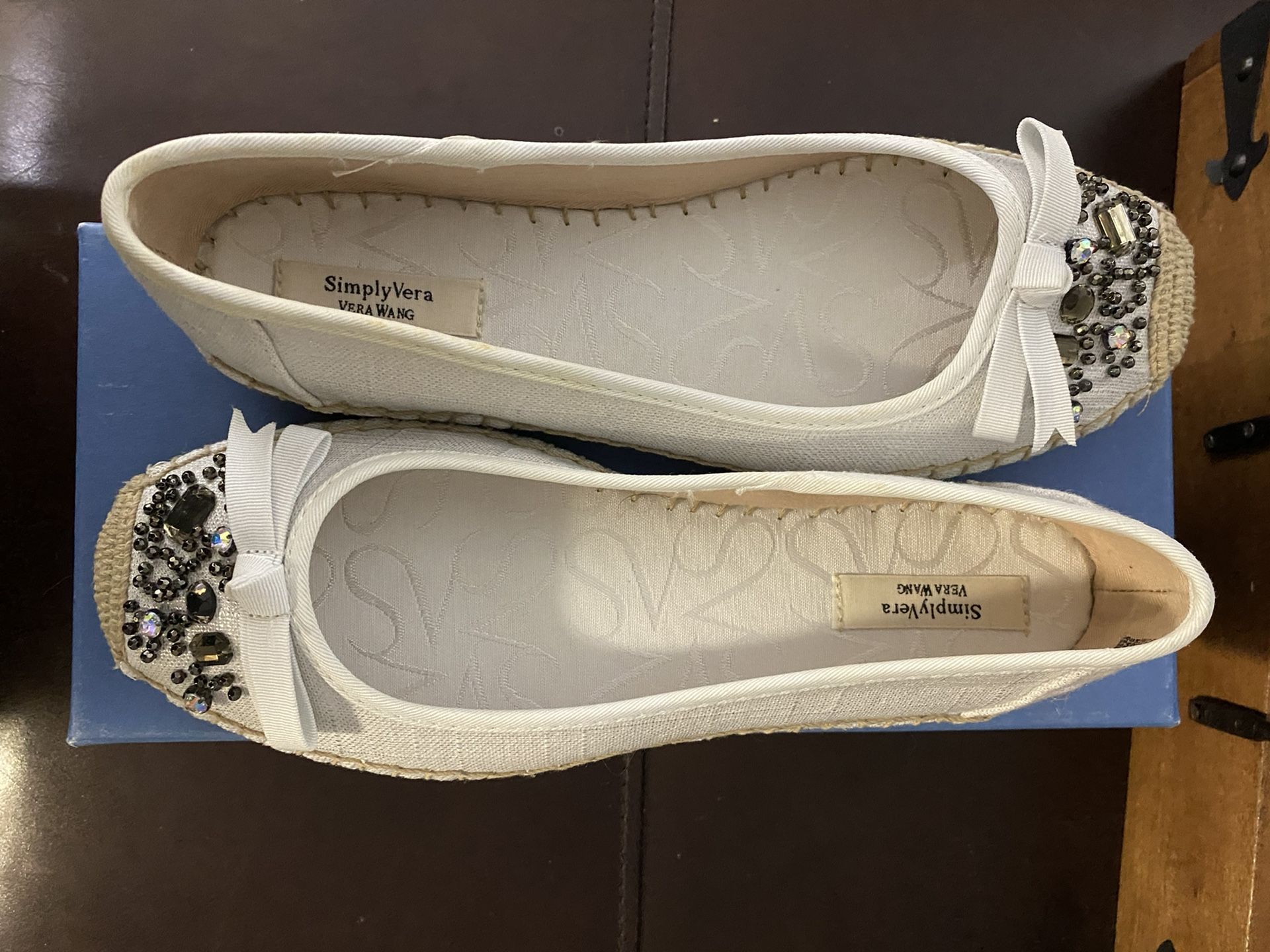 Vera Wang White Canvas Flats Sz 8