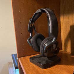 Corsair RGB LED Headset And Stand