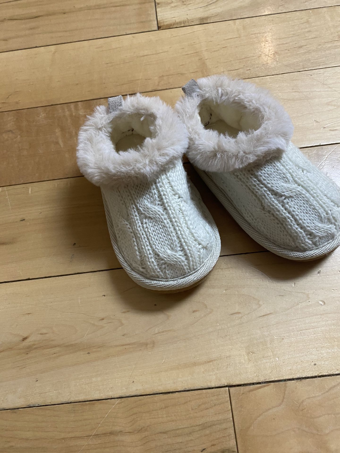 Girls Baby Bear Paw White Faux Fur Slippers Size 6-12 Months New Kids Toddler
