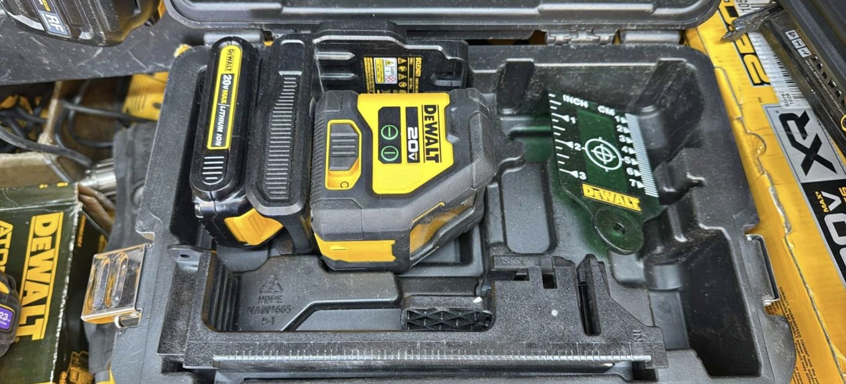Dewalt 20v cross line laser green color with battery and charger