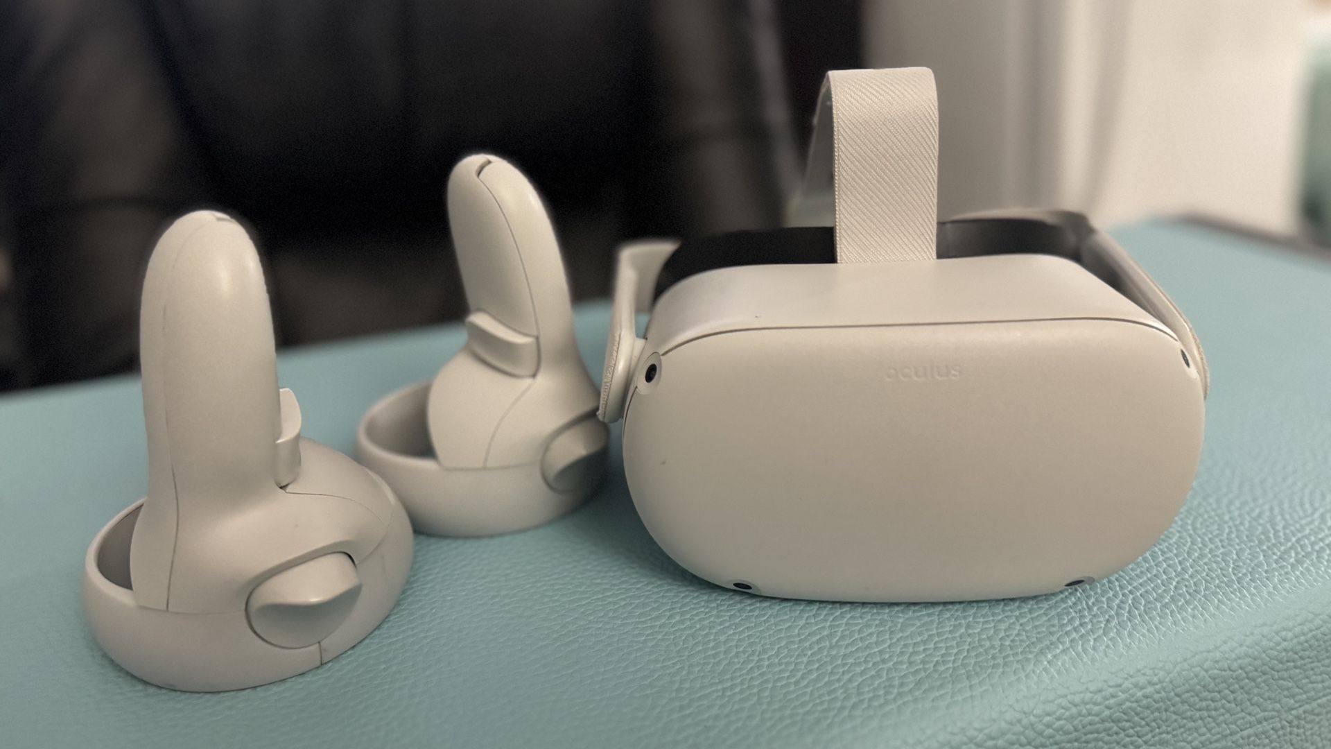 Meta Quest 2 64gb VR Headset and controllers