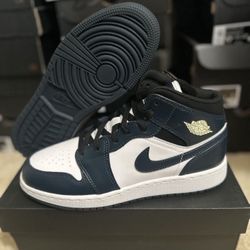 Nike Air Jordan 1 Mid Armory Navy White Black 554725-411 GS Size 6Y/7.5 Womens Brand New 