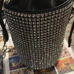 Bucket bag with stone