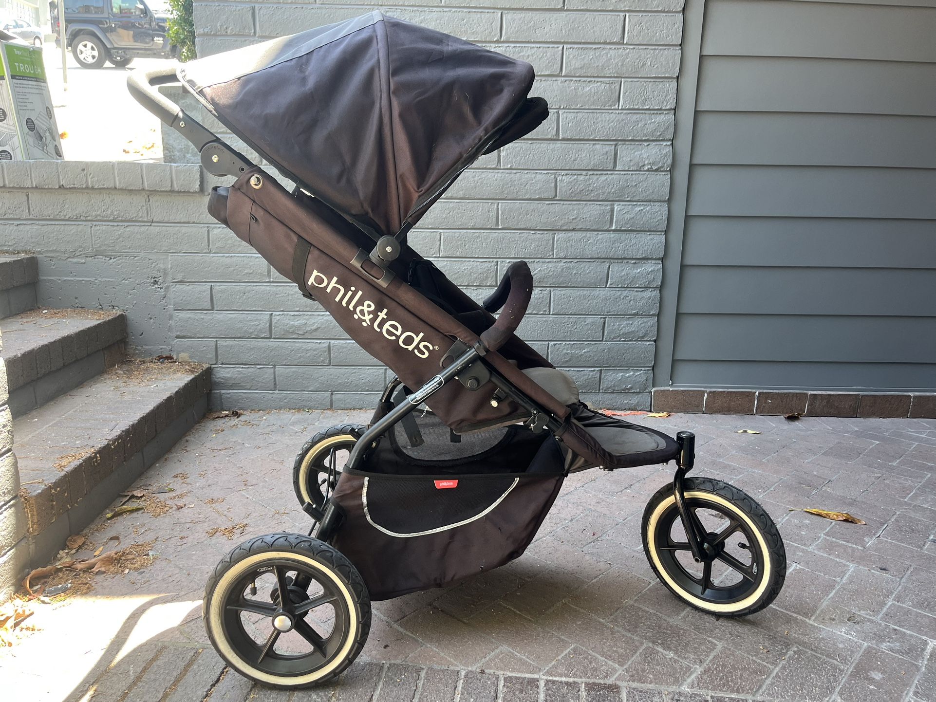 Phil & Ted’s inline convertible single/ double  stroller