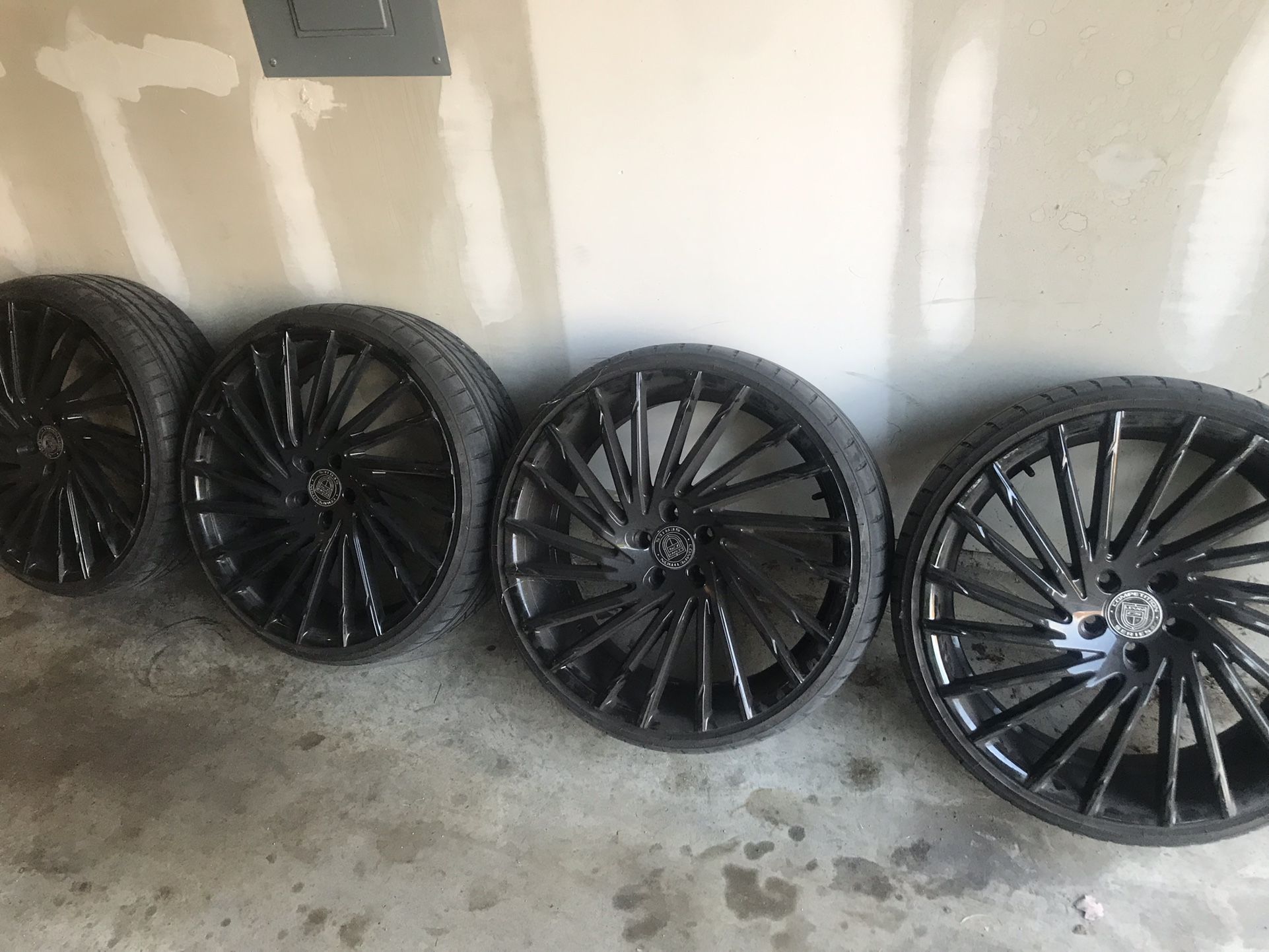 22 Lexani Wraith rim and tires