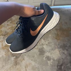 NIKE Women’s Size 10 