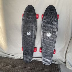Rekon 28" mini cruiser plastic skateboards W/red wheels/Penny Boards  All sales are AS-IS, WHERE-IS Todas las ventas son en el estado en que se encuen