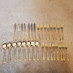 Hampton Silversmiths Stainless Steel in Gold Tone
(Missing Small Spoons)