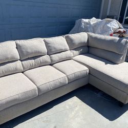 Couches / Sofas 