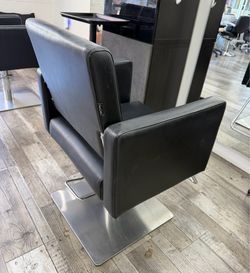 SALON STYLING CHAIRS