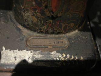 Vintage 1910s Singer sewing machine