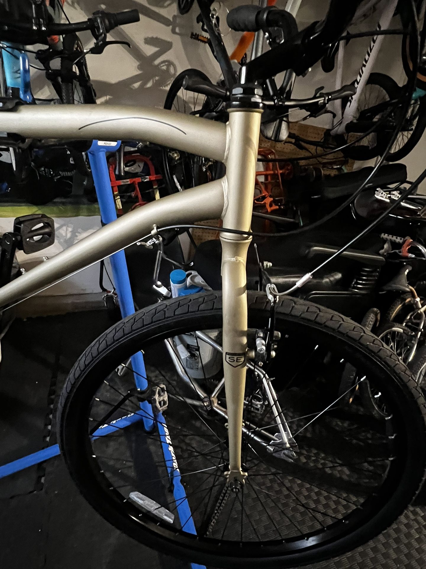 Gold SE Parkside 27.5 Cruiser M Shimano Drivetrain Bike