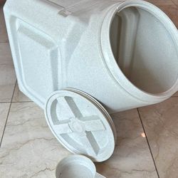 Dog Food Container, 40 Pounds