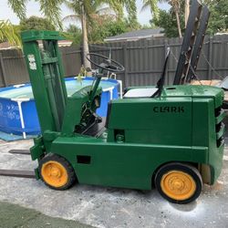 Forklift Clar 14 gasolina      4000lb 