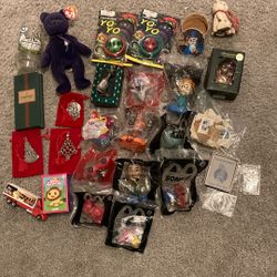 Bundle of collectibles 