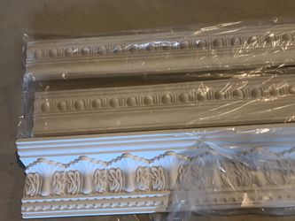 Foam crown molding brand New in a box 8 foot long stick. $40 for the big crown mold and $20 for each small one