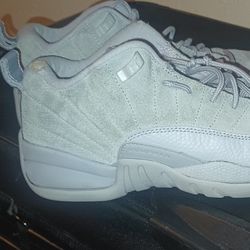 Air Jordan 12 low Retro BG WOLF GREY 7y. Good Condition 