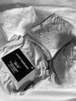 KING NEW BEDSHEETS!
