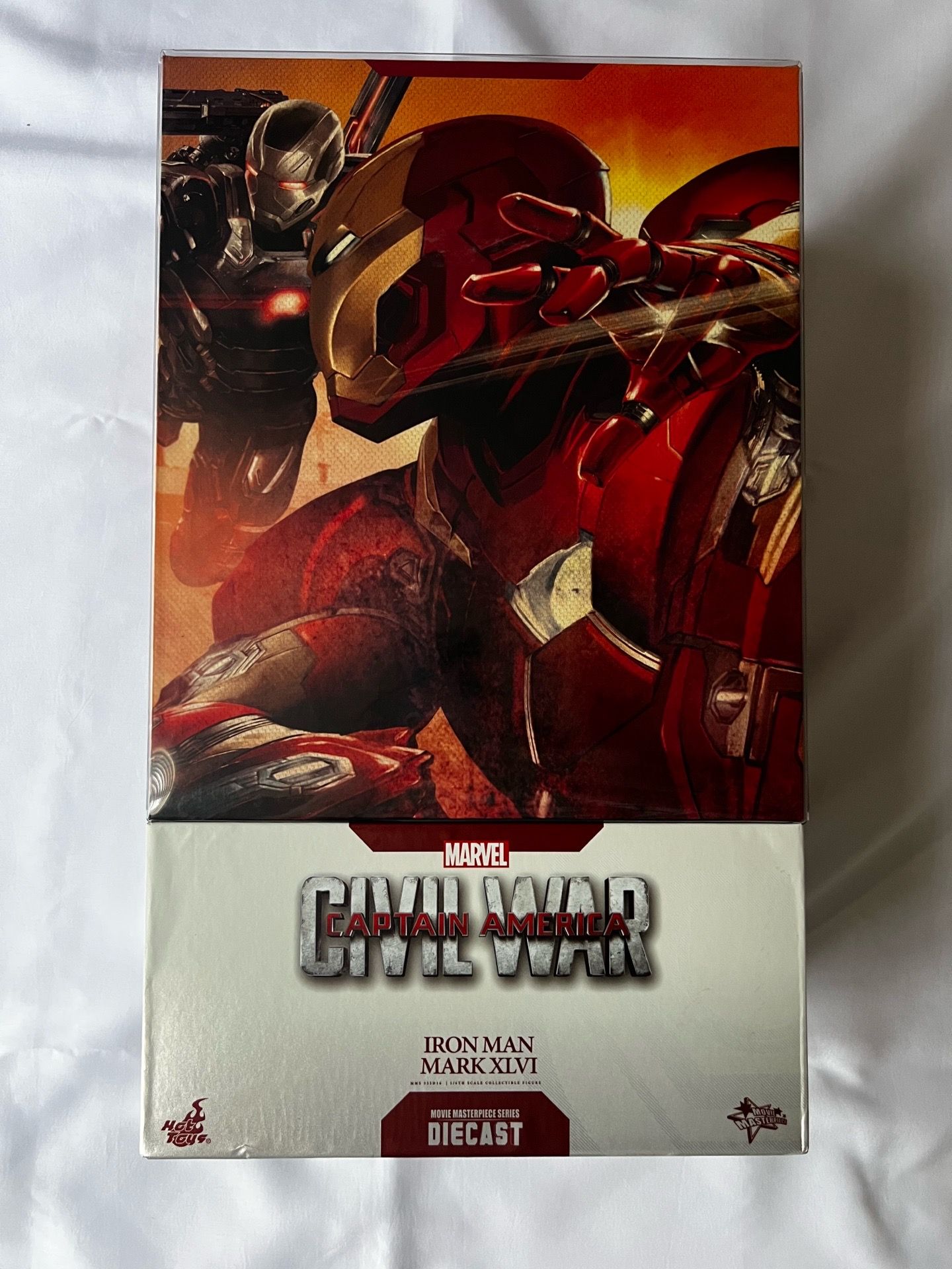 Hot toys iron man 1/6th scale collectible figure