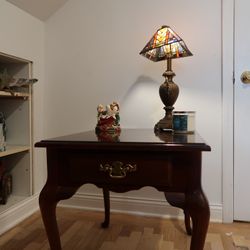 Bassett Antique/Vintage Accent End Table