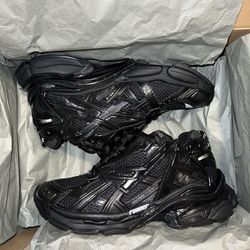 Balenciaga runners no trades 