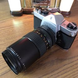 Vintage Pentex camera with lens in excellent condition📸