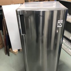 Small LG Refrigerator 