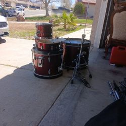 Tama Drum Set