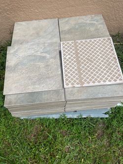 Textured ceramic tile