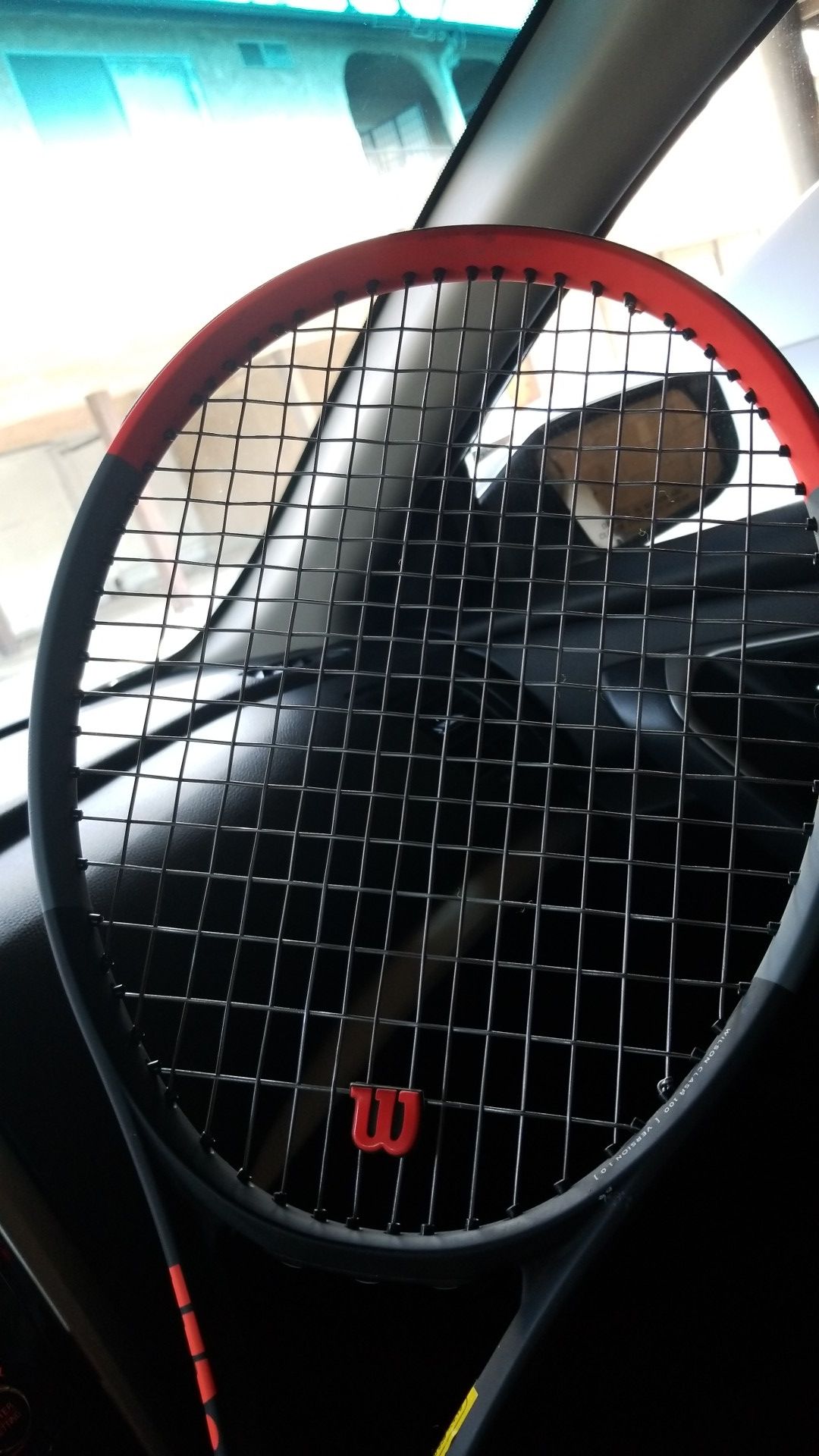 Wilson Clash 100 Tennis Racket