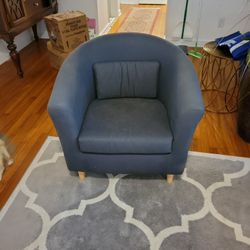 2 Matching Chairs