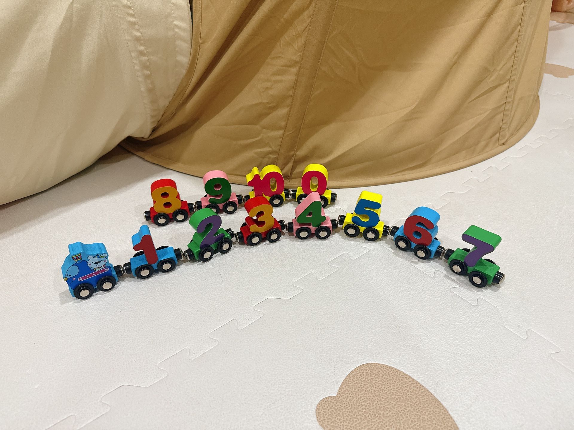Wooden Magnetic 0-10 Number Train With Storage Case
