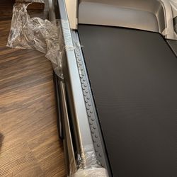 Treadmill - foldable silver