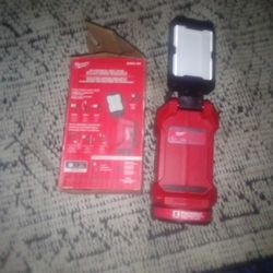 Milwaukee M12 1200 Lumens