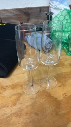 2 Medium Wine Glasses