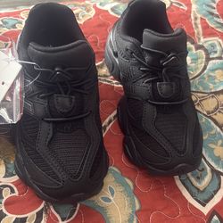 New Balance Black 9060