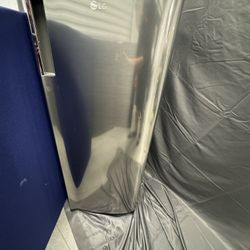 LG 5.8 cu. ft. Upright Freezer – Platinum Silver | $200 