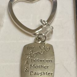 LOVE BETWEEN MOTHER AND DAUGHTER KEY RING NEW