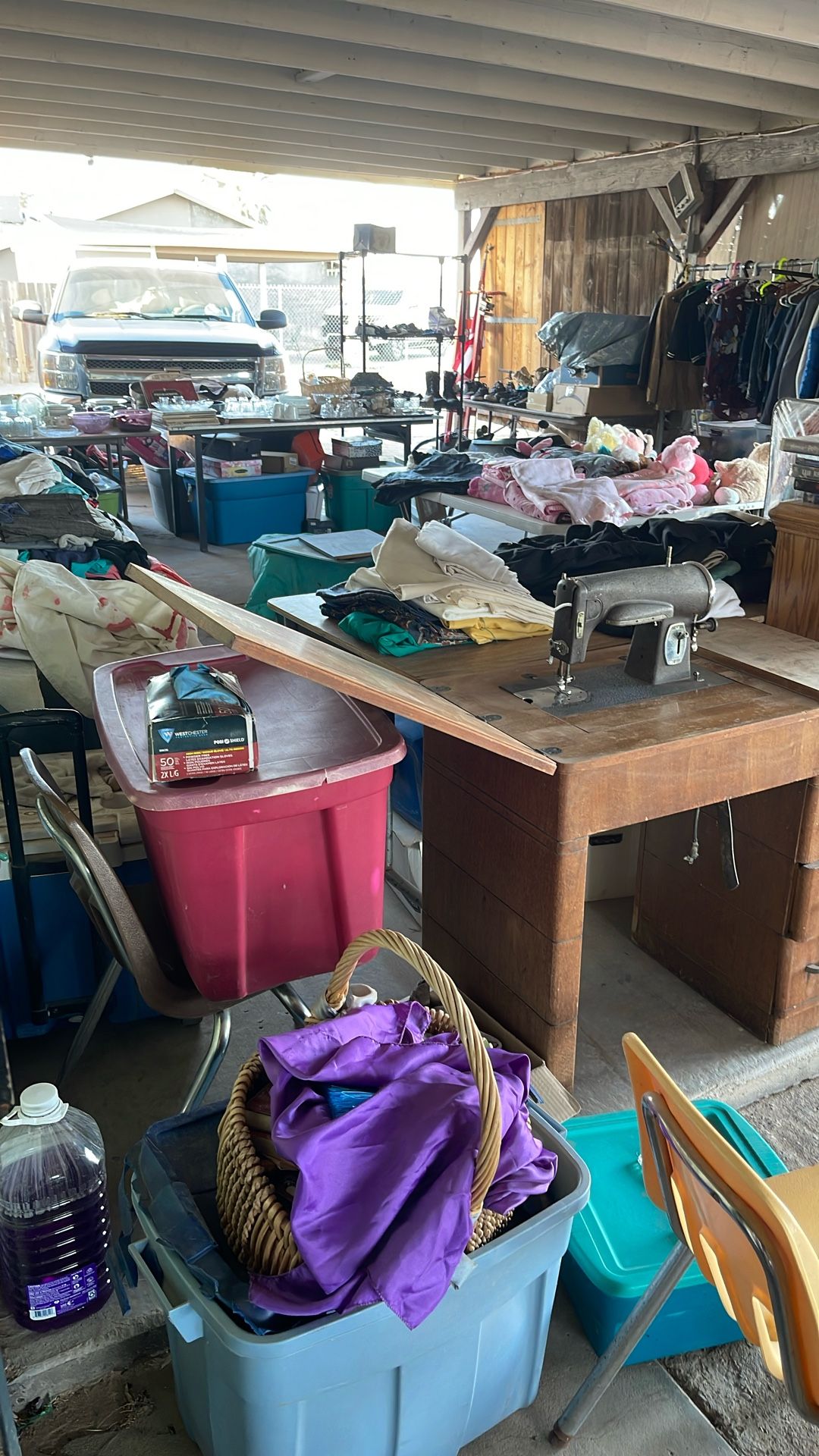 SÚPER YARD SALE!!