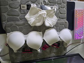 3 BRAND NEW BRAS 30 $ FOR ALL SIZE 38B