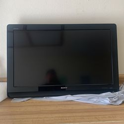 Bravia Sony 42” W/ Mounted Wall Bracket Comes With Remote Control