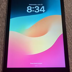 Apple iPad 6th Generation – 32GB – Black/Silver (Model MR7F2LL/A) Wi-Fi With Charger And Case