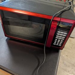 Hamilton Beach 0.9 Cu Ft Counter Top Microwave 