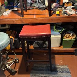 2 bar stools
